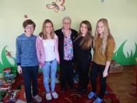 Zuzana Tvrzská with pupils from the project Stories of Our Neigbours