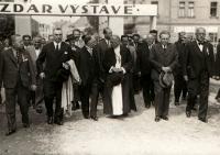 Podblanická výstava, Hanin otec první zprava, Benešov 1935