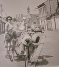 Trip to the Písek area, everything is being carried along, Marie left, 1973