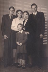 Photo for their imprisoned father- left Jan, Jindřiška, mother, Václav, Zdeňka in the front, Čáslav 1942