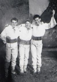 S přáteli, uprostřed, rok 1958