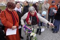Ludmila Janská se účastní pietní akce k uctění památky štábního kapitána Morávka (Praha, březen 2016)