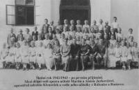 School year 1942/43 in Ivanovo Selo, Justina Švarcová amongst children in the photo