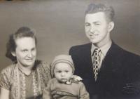 Strýc Antonín Bartoš s rodinou, který bojoval v československém armádním sboru