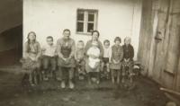 Family Hadwigerová front of Nýznerov
