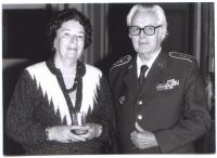Generál v.v. Jaroslav Procházka se svou ženou Tatianou v roce 2000