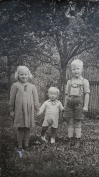 With her brother in Bečov in 1937