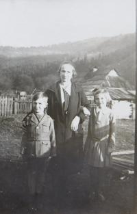 Božena Palková (mother) with children František and Božena