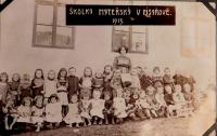 Kindergarten typists in 1913