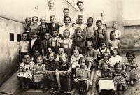 Scholl photograph, Ruth first row first from left