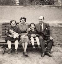 Ruth, Klara, Tomas, Artur Goldberger, 1957
