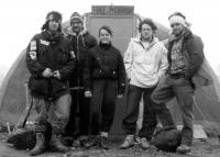 Polar researchers of the Toronto University in front of a common residential parcoll in the Svedrufo Pass on Ellesmer Island / from the left, a Swiss, Martin Raillard, Josef Svoboda and Canadians Janine Murray, Tim Thurston and Tom Daly