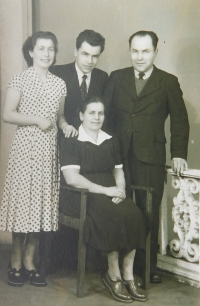 Rodina Glatterova. Rodiče Rudolf a Rosálie a děti Rudolf a Vilma