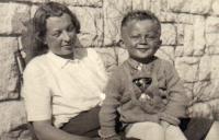 14-with his mother 1947