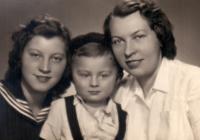 18 - with his mother - 1949