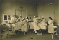 Operační sál v nemocnici V Ostravě. Kde pracovala sestřika Bernardetta v letech 1950-1957. Publikováno se souhlasem se stránek Milosrdných sester svatého Kříže.