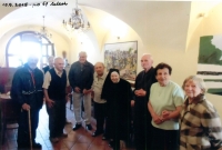 Sestřička Bernardetta na každoročním setkání maturantů po 67 letech. Fotka pořízená roku 2015.