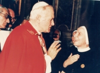 Sister Bernardetta with the Pope John Paul II.
