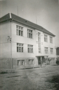 Obecná škola v Nítkovicích, kam chodila Emílie jako malá dívka.