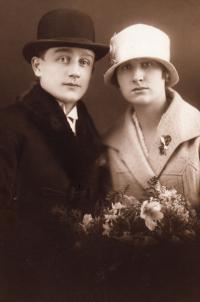 svatební fotografie rodičů, 1927