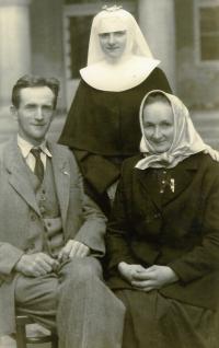 Sestra Milada s otcem a matkou, rok 1949