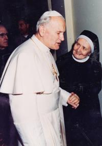 Představená sestra Eliška s papežem Janem Pavlem II.