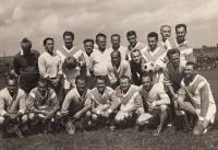 Mezi hokejisty a fotbalisty z Rožmitálu, rok 1964
