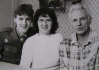 Sergěj Solovjev with wife and son around 1982