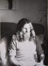 Long-haired "manicka" in 1980s