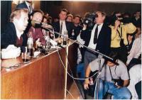 FF UK, moderátor setkání s V. Havlem k 1. výročí 17. listopad, 1990