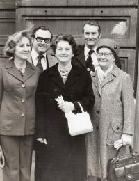 Relatives at the wedding in 1977 from the left: omáš a Ladislav Sahodovi, Libuše L., Anna Černá a Růžena Jandová()
