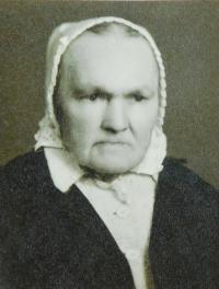 Grandmother Anna Mondeková from the village of Šarany