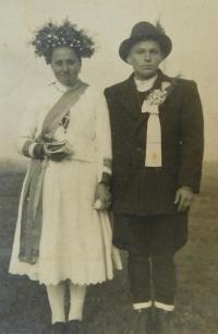 Wedding photo of Joseph and Antonie Trojáku Valíčková in traditional costume of the Slovaks from Romania in 1944, probably in the village of Saran