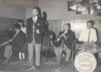 S kapelou v kavárně Radnice v Litvínově (sedmdesátá léta)