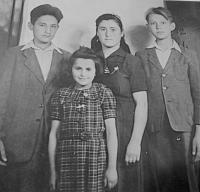 Vlevo manžel pamětnice Andreas Valchopulos v roce 1950 v Československu