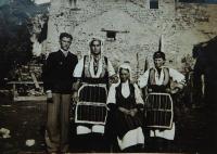 Ženy v tradičních makedonských krojích obce Prasino (Tarnovo)
