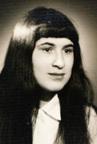 Tatjana 1968 - maturitní foto