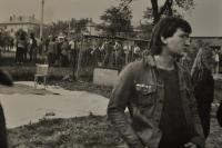 "Náš poslední pořádný androš" / takhle později nazval Jan Král a další lidé koncert undergroundových kapel pod dohledem příslušníků VB v Orlové / 23. září 1989