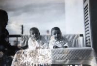 Twins Eilon (left) and Anat (right) on a table. Undated.