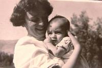 Elisheva Gidron with her son, 1952