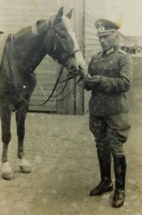 Otec Brunu Ertelt ve Wehrmachtu v květnu 1941