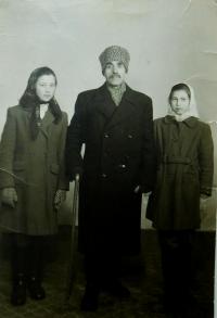 Dědeček Andreas Tcapas a sestry Irini a Vasiliki
