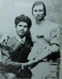 Parents Vangelis and Evgenie Tcapasovi