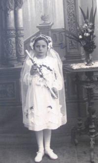 Marie Popelková, the first communion