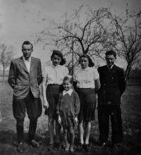 Květoslava Blahutová in the middle / cousin Josef Kubica on the left / cousins Maria and Anna Kubicová / brother Leo Ulmann / ca. 1939