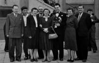 Leo Ulmann with flowers in the middle / Květoslava's birth brother / graduation from the faculty of veterinary medicine in Brno / 1950s / Květoslava on his right