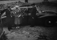 Květoslava Blahutová with her husband Antonín Blahut / wedding photo / the car for the wedding, incl. the driver, was lent to them by the director of the Vítkovice Ironworks of Klement Gottwald Václav Belfín / 1953