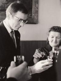 Jan Kůrka s maminkou Boženou, rok 1968