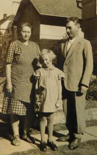 Parents Ludmila and Vladimir with daughter Maria during World War II