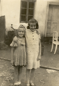 Emilie with her cousin Liduška Šulková in Nemšová. 1941